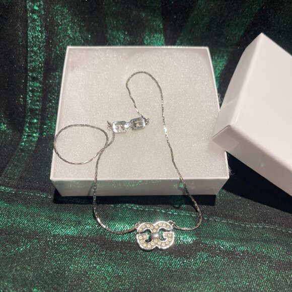 New ✨GIVENCHY “G” Crystal NECKLACE - Picture 1 of 8